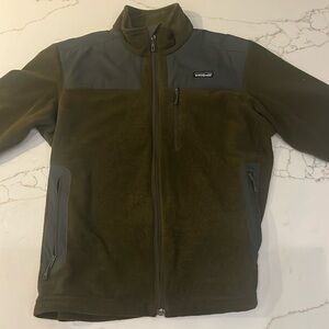 Men’s olive green long sleeve fleece jackett